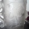 váza čiré mat.lisované sklo, "mořský svět" s uchy z mořských koníků