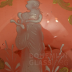 váza zlatá reliefní a bílá malba