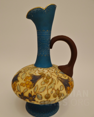 váza s uchem na nožce - ornamentální dekor - DEK 729