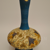 váza s uchem na nožce - ornamentální dekor - DEK 729