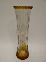 váza - přecházející broušené a ryté sklo