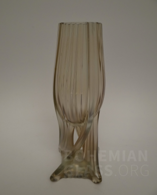 váza bezbarvé sklo