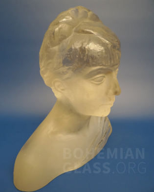hlava ženy lisované křišťálové sklo
