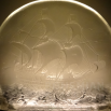 skleněná plastika - loď na moři