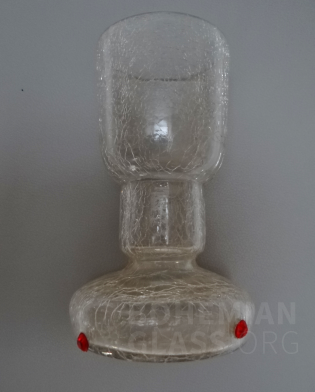 váza craquelé s perlami