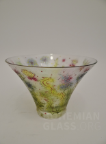 váza čiré sklo, leptané a malované (zel. A fial.) "louka" květiny a broučci