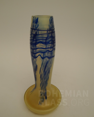 váza opálové sklo - nítě a skvrny