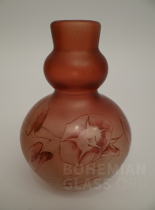 váza irizované sklo - vrstvený florální dekor
