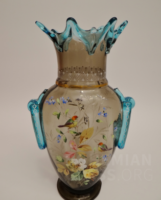 váza hutnicky tvarované sklo s nálepy