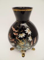 váza hyalith - dekor Blumen und Schmetterling
