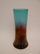 váza irizované nabíhané sklo, reliefní žebrování