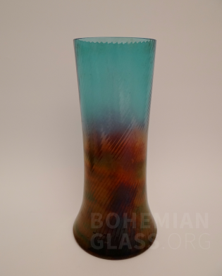 váza irizované nabíhané sklo, reliefní žebrování