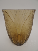 váza leptané a broušené sklo