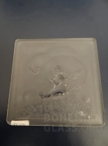 destička (4ks) - lisované sklo - sedící andílek s kytičkou a ptáčkem