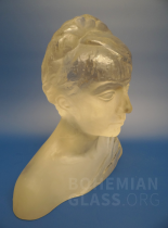 hlava ženy lisované křišťálové sklo