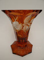 váza vrstvené broušené sklo