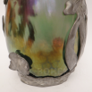 váza irizované sklo v cínové montáži