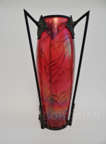váza česaný dekor v kovové montáži