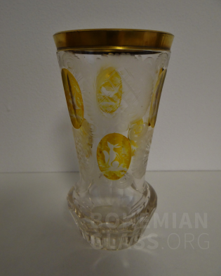 pohár lazurované a ryté sklo